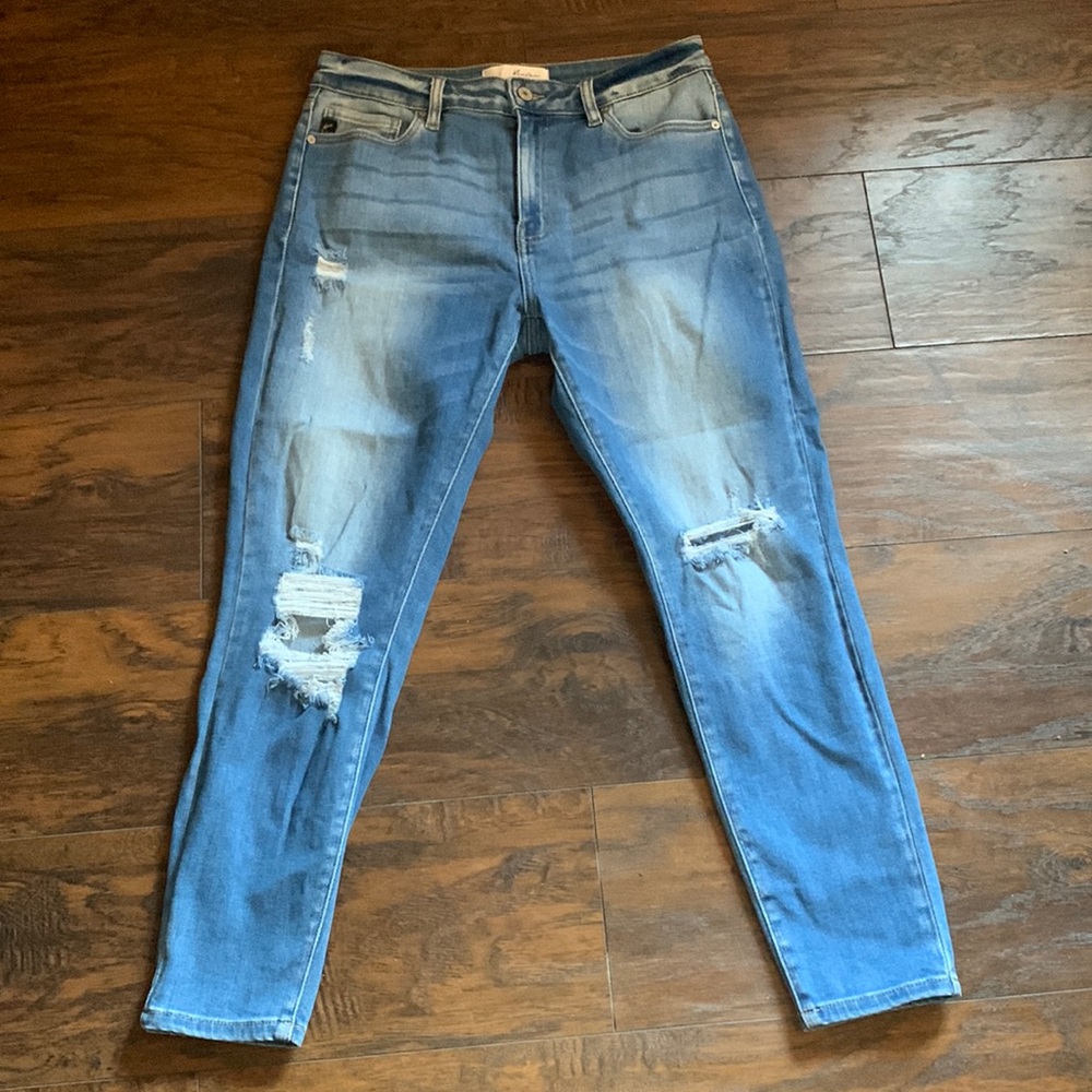 KanCan High Rise Distressed Jean Size 11/29